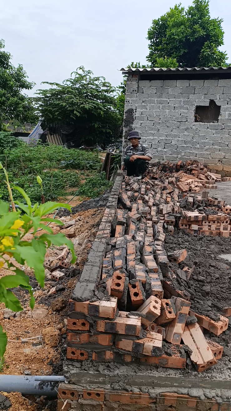 Xã Vật Lại kiểm tra, xử lý trường hợp vi phạm xây dựng công trình trên đất nông nghiệp- Ảnh 1.