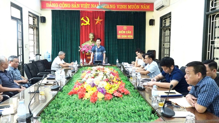 UBND XÃ DÂN HÒA LÀM VIỆC VỚI CÁC NHÀ THẦU XÂY LẮP VỀ TIẾN ĐỘ CÁC DỰ ÁN GIAO THÔNG TRỌNG ĐIỂM- Ảnh 1.