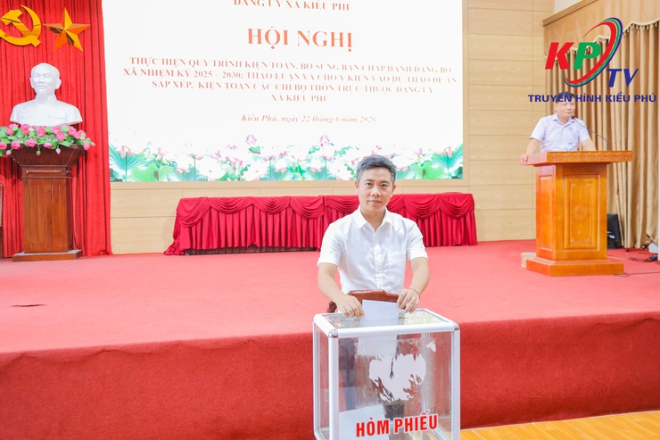 Đảng ủy xã Kiều Phú thảo luận, cho ý kiến vào các đề án sắp xếp, kiện toàn chi bộ thôn và nhân sự cấp ủy- Ảnh 9.