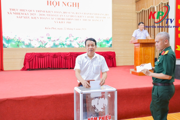 Đảng ủy xã Kiều Phú thảo luận, cho ý kiến vào các đề án sắp xếp, kiện toàn chi bộ thôn và nhân sự cấp ủy- Ảnh 10.