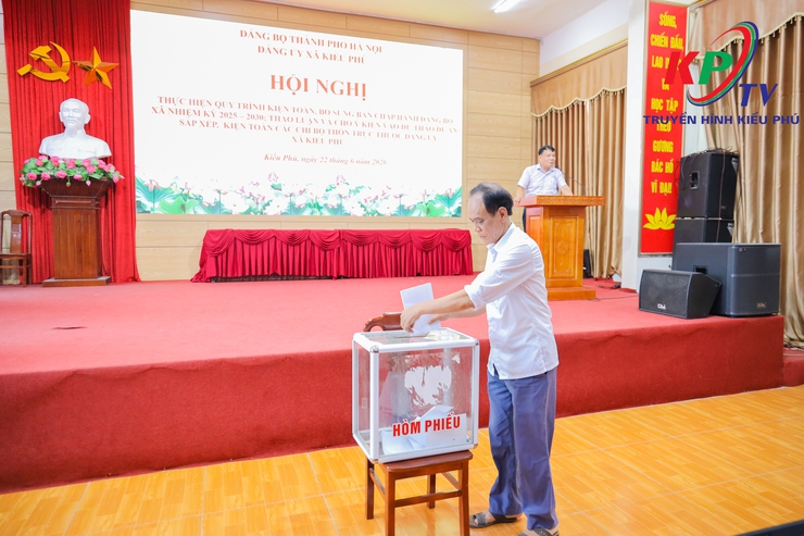 Đảng ủy xã Kiều Phú thảo luận, cho ý kiến vào các đề án sắp xếp, kiện toàn chi bộ thôn và nhân sự cấp ủy- Ảnh 12.