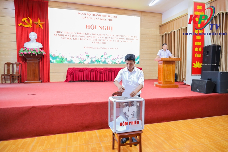 Đảng ủy xã Kiều Phú thảo luận, cho ý kiến vào các đề án sắp xếp, kiện toàn chi bộ thôn và nhân sự cấp ủy- Ảnh 11.