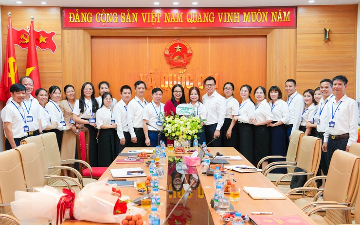 UBND xã Quốc Oai công bố và trao quyết định bổ nhiệm lãnh đạo quản lý Văn phòng HĐND&UBND và Trạm Y tế xã- Ảnh 6.