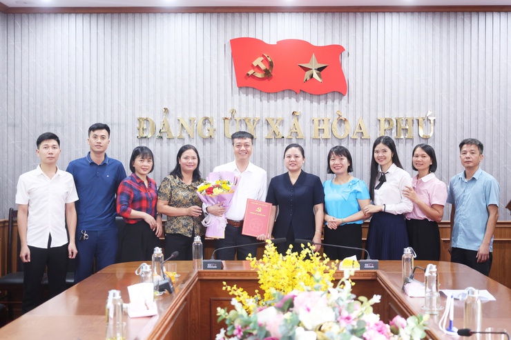 Đảng ủy xã Hòa Phú tổ chức hội nghị công bố, trao quyết định về công tác cán bộ- Ảnh 6.
