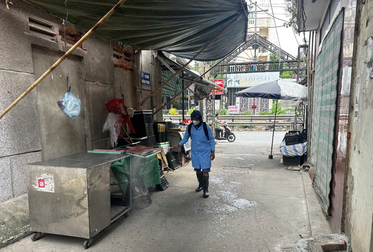    Xã Phú Xuyên triển khai phun diệt ruồi năm 2026 và vệ sinh, khử trùng, tiêu độc sau tiêm phòng đại trà đợt 1/2026- Ảnh 5.