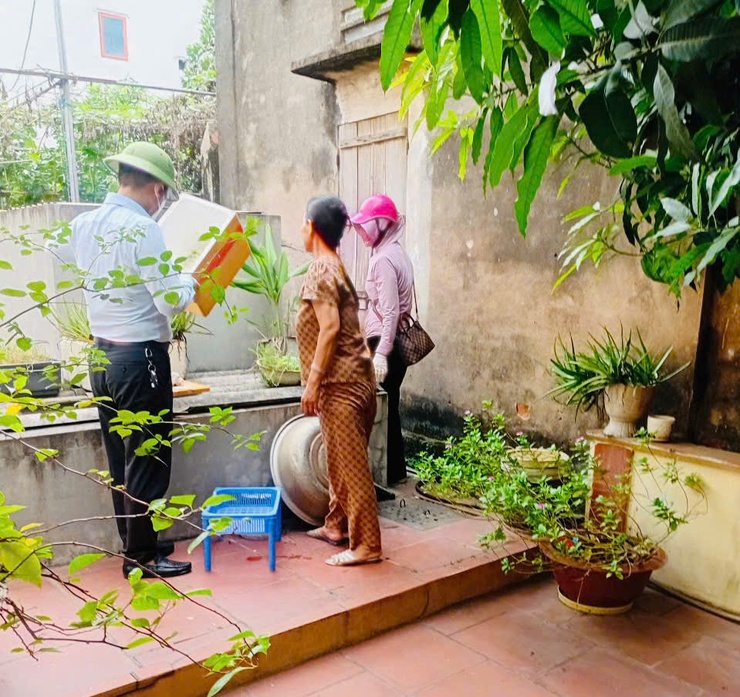 Trạm Y tế xã ra quân vệ sinh môi trường, phòng chống sốt xuất huyết- Ảnh 2.