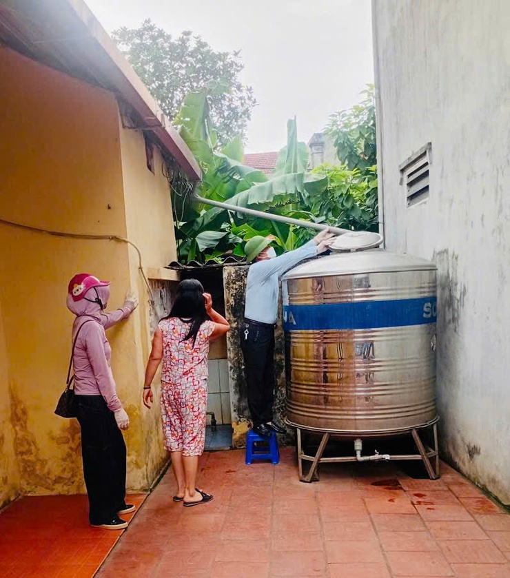 Trạm Y tế xã ra quân vệ sinh môi trường, phòng chống sốt xuất huyết- Ảnh 4.