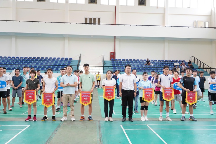 Sôi nổi khai mạc Giải Cầu lông mở rộng xã Quang Minh năm 2026- Ảnh 1.