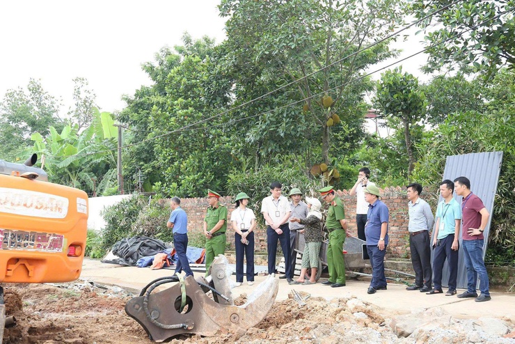 XÃ SÓC SƠN RA QUÂN XỬ LÝ VI PHẠM ĐẤT ĐAI, TRẬT TỰ XÂY DỰNG TRÊN ĐẤT NÔNG NGHIỆP- Ảnh 1.