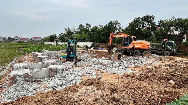 XÃ SÓC SƠN RA QUÂN XỬ LÝ VI PHẠM ĐẤT ĐAI, TRẬT TỰ XÂY DỰNG TRÊN ĐẤT NÔNG NGHIỆP- Ảnh 4.