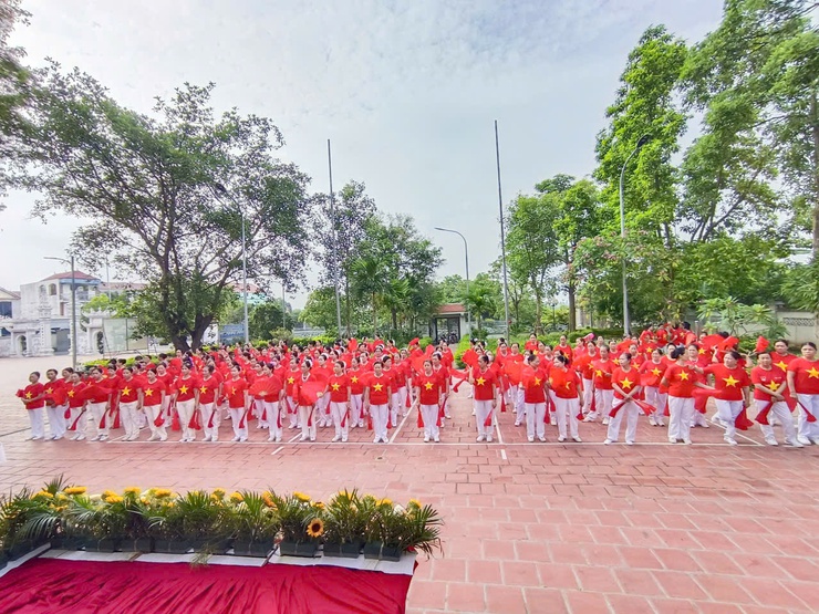 HỘI NGƯỜI CAO TUỔI XÃ THƯ LÂM TỔ CHỨC GIAO LƯU THỂ DỤC DƯỠNG SINH CỤM 1 NĂM 2026
- Ảnh 3.