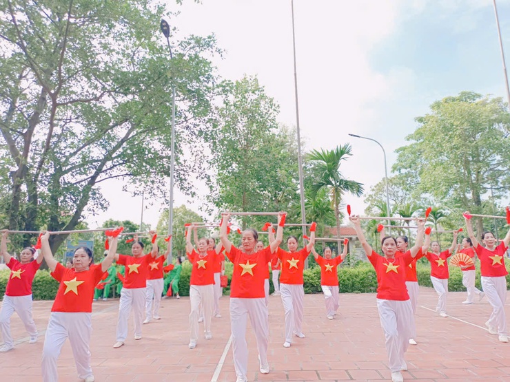 HỘI NGƯỜI CAO TUỔI XÃ THƯ LÂM TỔ CHỨC GIAO LƯU THỂ DỤC DƯỠNG SINH CỤM 1 NĂM 2026
- Ảnh 4.