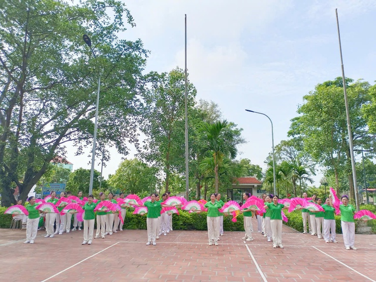 HỘI NGƯỜI CAO TUỔI XÃ THƯ LÂM TỔ CHỨC GIAO LƯU THỂ DỤC DƯỠNG SINH CỤM 1 NĂM 2026
- Ảnh 8.