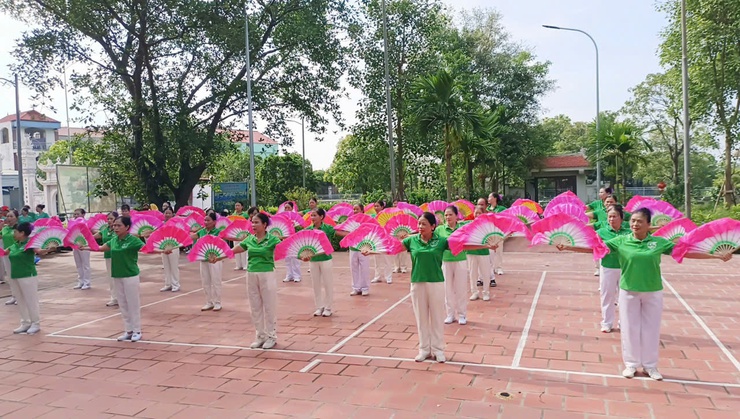 HỘI NGƯỜI CAO TUỔI XÃ THƯ LÂM TỔ CHỨC GIAO LƯU THỂ DỤC DƯỠNG SINH CỤM 1 NĂM 2026
- Ảnh 9.