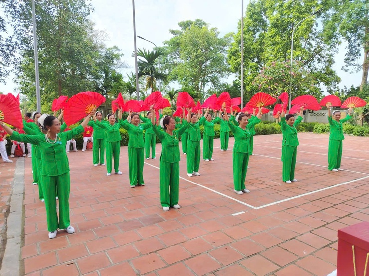 HỘI NGƯỜI CAO TUỔI XÃ THƯ LÂM TỔ CHỨC GIAO LƯU THỂ DỤC DƯỠNG SINH CỤM 1 NĂM 2026
- Ảnh 10.