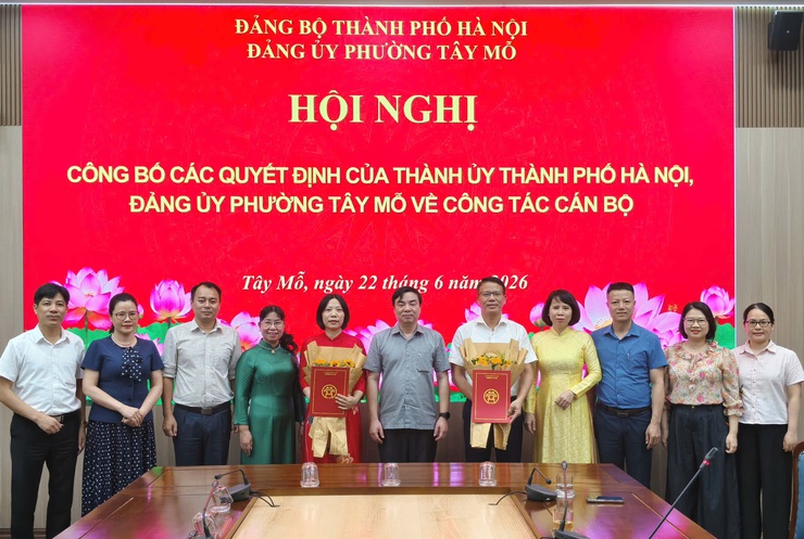 Phường Tây Mỗ công bố và trao các quyết định về công tác cán bộ- Ảnh 3.