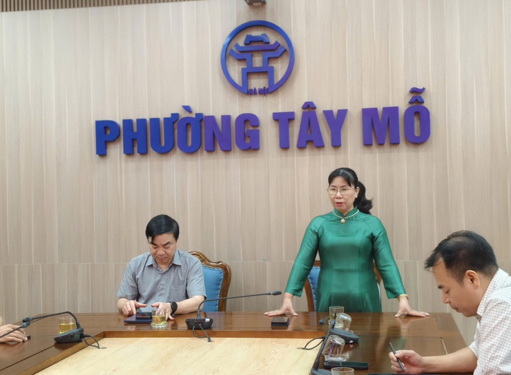 Phường Tây Mỗ công bố và trao các quyết định về công tác cán bộ- Ảnh 4.