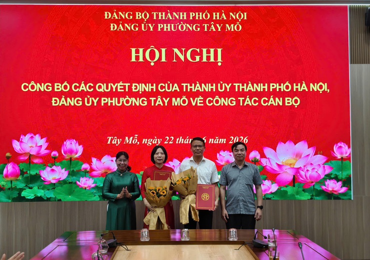 Phường Tây Mỗ công bố và trao các quyết định về công tác cán bộ- Ảnh 2.