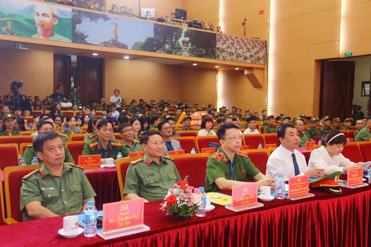 Đội thi phường Ô Chợ Dừa giành giải Đặc biệt Chung kết Hội thi “Lực lượng tham gia bảo vệ ANTT ở cơ sở giỏi” lần thứ I năm 2026- Ảnh 1.