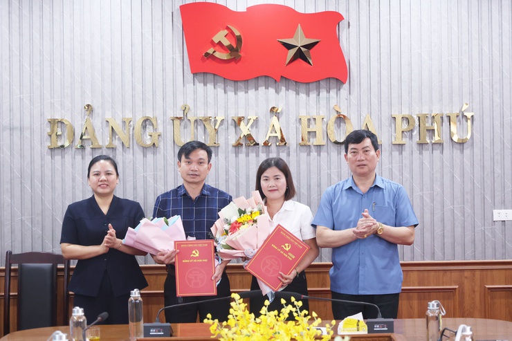 Đảng ủy xã Hòa Phú tổ chức hội nghị công bố, trao quyết định về công tác cán bộ- Ảnh 3.