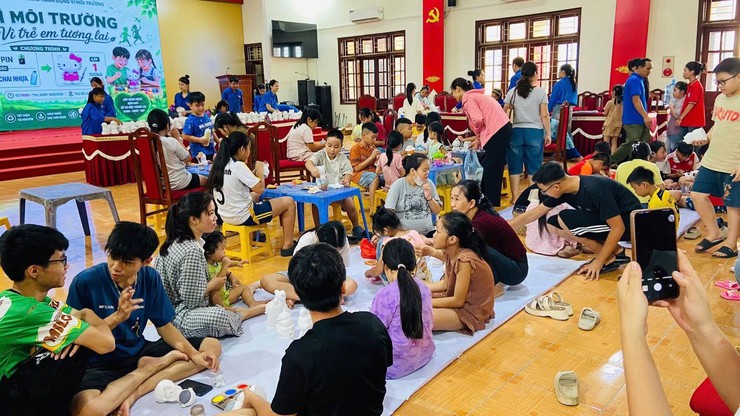 Chương trình "Đổi pin đã qua sử dụng, rác thải nhựa lấy tượng tô"- Ảnh 4.