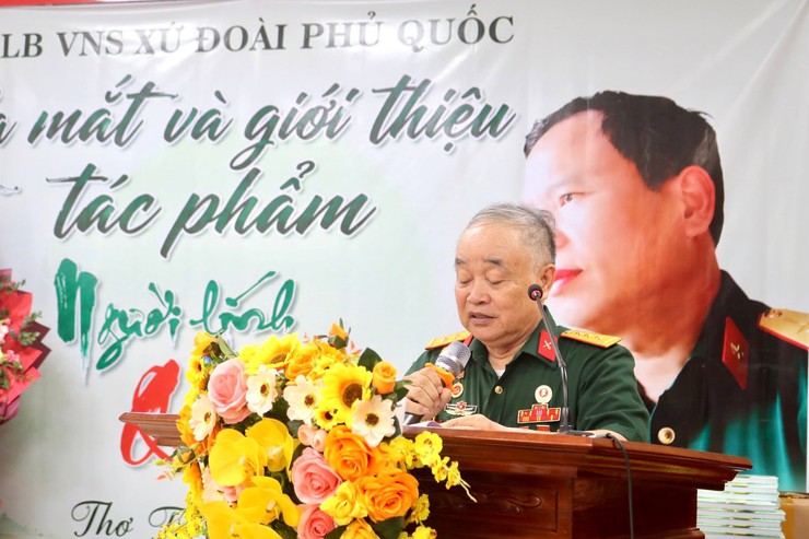 CLB Văn nghệ sỹ xứ Đoài Phủ Quốc tổ chức ra mắt và giới thiệu tác phẩm “Người lính và quê hương”- Ảnh 9.