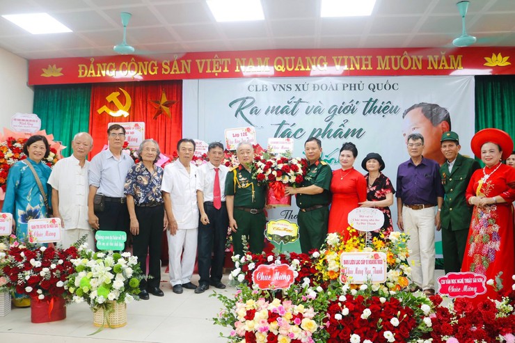 CLB Văn nghệ sỹ xứ Đoài Phủ Quốc tổ chức ra mắt và giới thiệu tác phẩm “Người lính và quê hương”- Ảnh 6.