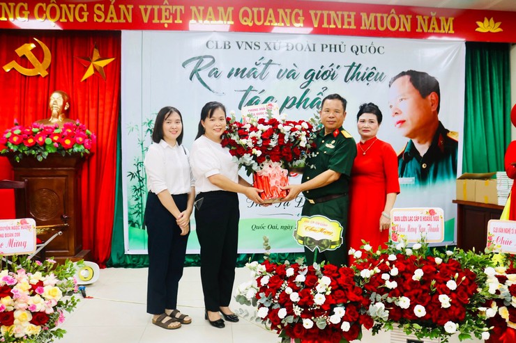CLB Văn nghệ sỹ xứ Đoài Phủ Quốc tổ chức ra mắt và giới thiệu tác phẩm “Người lính và quê hương”- Ảnh 2.