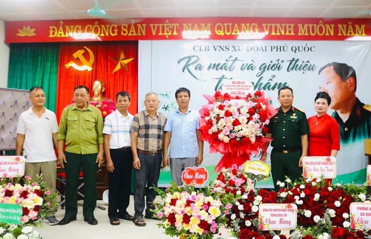 CLB Văn nghệ sỹ xứ Đoài Phủ Quốc tổ chức ra mắt và giới thiệu tác phẩm “Người lính và quê hương”- Ảnh 8.