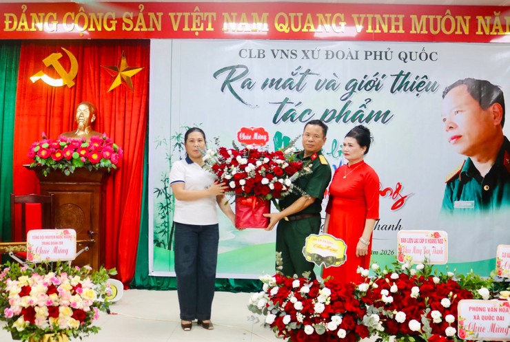 CLB Văn nghệ sỹ xứ Đoài Phủ Quốc tổ chức ra mắt và giới thiệu tác phẩm “Người lính và quê hương”- Ảnh 3.