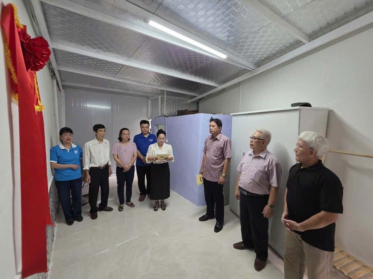 PHƯỜNG VĂN MIẾU - QUỐC TỬ GIÁM TRAO TẶNG NHÀ ĐẠI ĐOÀN KẾT CHO HỘ GIA ĐÌNH CÓ HOÀN CẢNH KHÓ KHĂN- Ảnh 2.