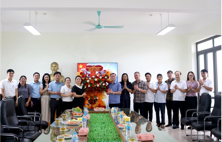 Lãnh đạo xã Mỹ Đức chúc mừng Trung tâm Dịch vụ tổng hợp xã nhân kỷ niệm 101 năm ngày Báo chí cách mạng Việt Nam ( 21/6/1925 – 21/6/2026)- Ảnh 7.