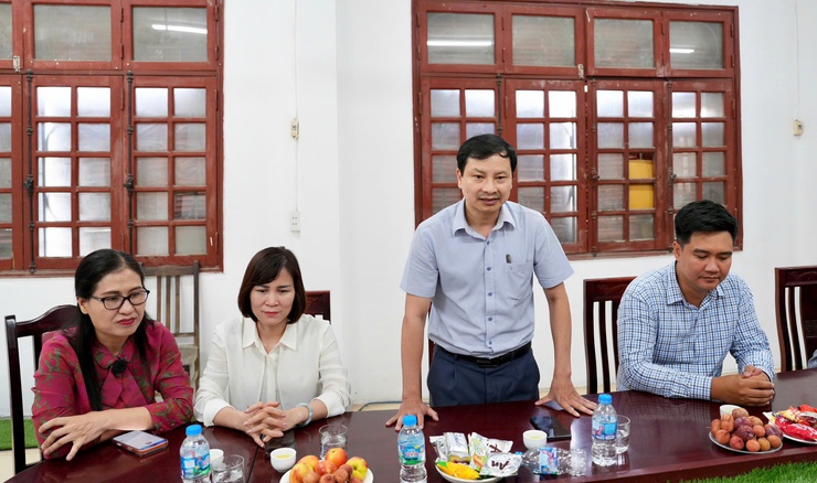 Xã Sơn Đồng chúc mừng Trung tâm Dịch vụ tổng hợp xã nhân Ngày Báo chí cách mạng Việt Nam- Ảnh 4.