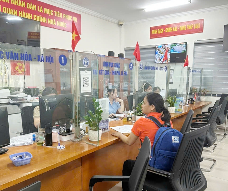 Phường Dương Nội đẩy mạnh đơn giản hóa thủ tục hành chính, nâng cao chất lượng phục vụ người dân và doanh nghiệp- Ảnh 2.
