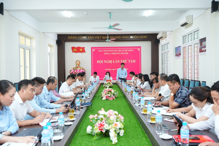 Hội nghị Ban chấp hành lần thứ 8 Đảng bộ xã Phù Đổng khóa I, nhiệm kỳ 2025 - 2030- Ảnh 2.