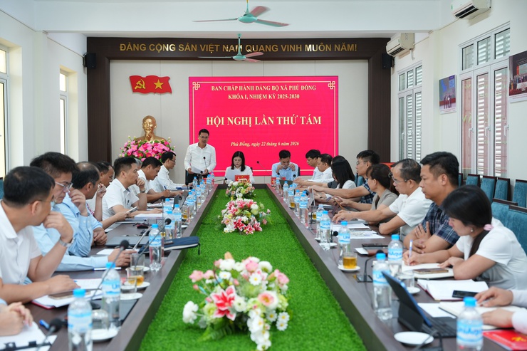 Hội nghị Ban chấp hành lần thứ 8 Đảng bộ xã Phù Đổng khóa I, nhiệm kỳ 2025 - 2030- Ảnh 6.