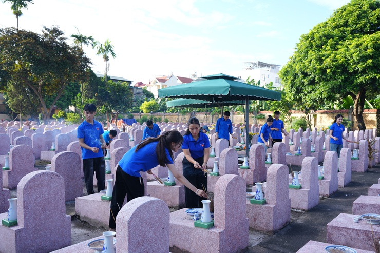 Xã Phù Đổng: Tổ chức lấy mẫu hài cốt liệt sĩ chưa xác định được thông tin- Ảnh 3.