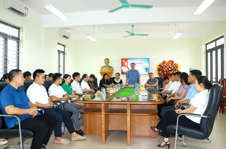 Lãnh đạo xã Mỹ Đức chúc mừng Trung tâm Dịch vụ tổng hợp xã nhân kỷ niệm 101 năm ngày Báo chí cách mạng Việt Nam ( 21/6/1925 – 21/6/2026)- Ảnh 1.