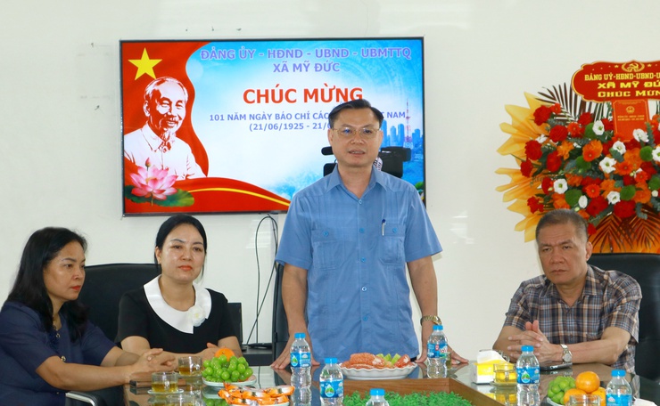 Lãnh đạo xã Mỹ Đức chúc mừng Trung tâm Dịch vụ tổng hợp xã nhân kỷ niệm 101 năm ngày Báo chí cách mạng Việt Nam ( 21/6/1925 – 21/6/2026)- Ảnh 2.