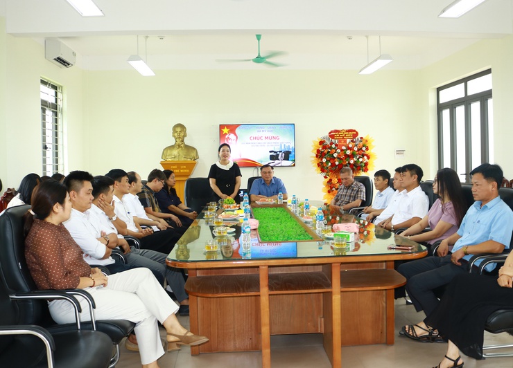 Lãnh đạo xã Mỹ Đức chúc mừng Trung tâm Dịch vụ tổng hợp xã nhân kỷ niệm 101 năm ngày Báo chí cách mạng Việt Nam ( 21/6/1925 – 21/6/2026)- Ảnh 5.