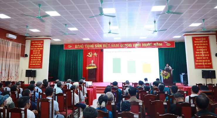 Trên 100 cán bộ, hội viên Hội Nông dân xã Minh Châu được tập huấn nâng cao nhận thức, kỹ năng xử lý ô nhiễm môi trường nông thôn- Ảnh 5.