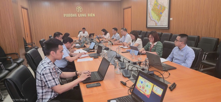 Đồng chí Bí thư Đảng uỷ phường Long Biên làm việc với Thường trực Uỷ ban MTTQ Việt Nam phường về kết quả thực hiện nhiệm vụ 6 tháng đầu năm, phương hướng, nhiệm vụ trọng tâm 6 tháng cuối năm 2026- Ảnh 3.