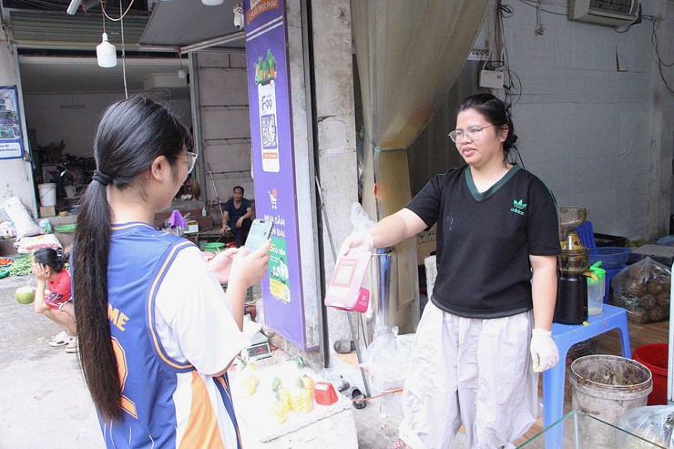 Phú Nghĩa hiện thực hóa chuyển đổi số bằng mô hình “Chợ thông minh 4.0”- Ảnh 2.
