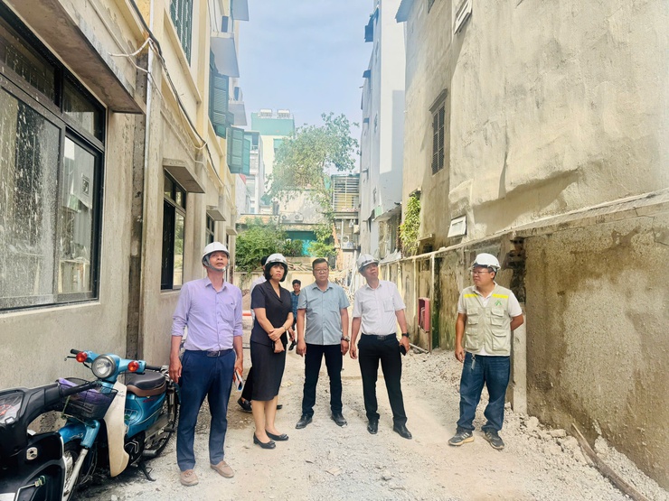 LÃNH ĐẠO PHƯỜNG BẠCH MAI KIỂM TRA THỰC ĐỊA CÁC DỰ ÁN ĐẦU TƯ XÂY DỰNG TRƯỜNG HỌC TRÊN ĐỊA BÀN PHƯỜNG- Ảnh 2.