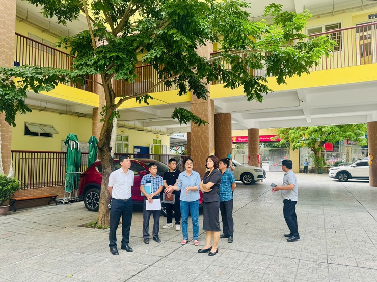 LÃNH ĐẠO PHƯỜNG BẠCH MAI KIỂM TRA THỰC ĐỊA CÁC DỰ ÁN ĐẦU TƯ XÂY DỰNG TRƯỜNG HỌC TRÊN ĐỊA BÀN PHƯỜNG- Ảnh 1.