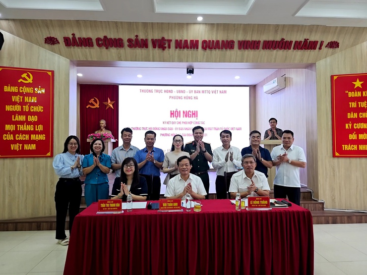 Phường Hồng Hà tổ chức hội nghị ký kết Quy chế phối hợp công tác giai đoạn 2026 - 2031 giữa Thường trực HĐND, UBND, Ban Thường trực UBMTTQ Việt Nam phường Hồng Hà- Ảnh 3.