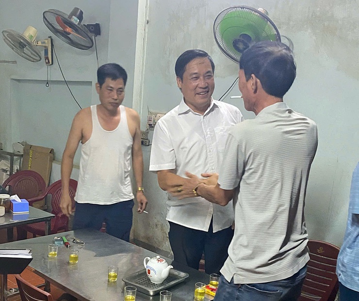 L&atilde;nh đạo x&atilde; Xu&acirc;n Mai trực tiếp đến từng hộ d&acirc;n vận động b&agrave;n giao mặt bằng Dự &aacute;n Quốc lộ 6- Ảnh 5.