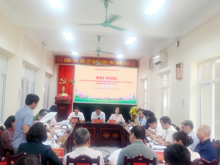 Hội nghị lần thứ tư Ban Chấp hành Đảng bộ phường đánh giá kết quả 6 tháng đầu năm, triển khai nhiệm vụ trọng tâm 6 tháng cuối năm 2026- Ảnh 3.