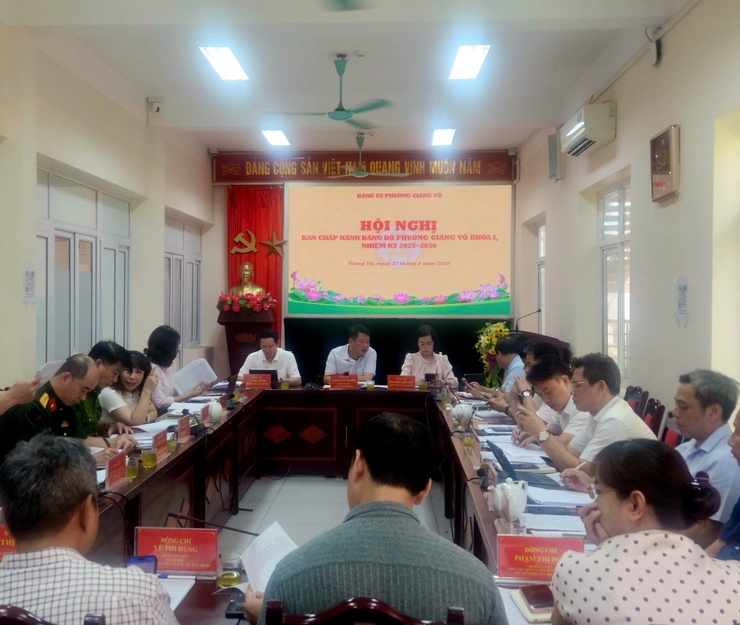 Hội nghị lần thứ tư Ban Chấp hành Đảng bộ phường đánh giá kết quả 6 tháng đầu năm, triển khai nhiệm vụ trọng tâm 6 tháng cuối năm 2026- Ảnh 1.