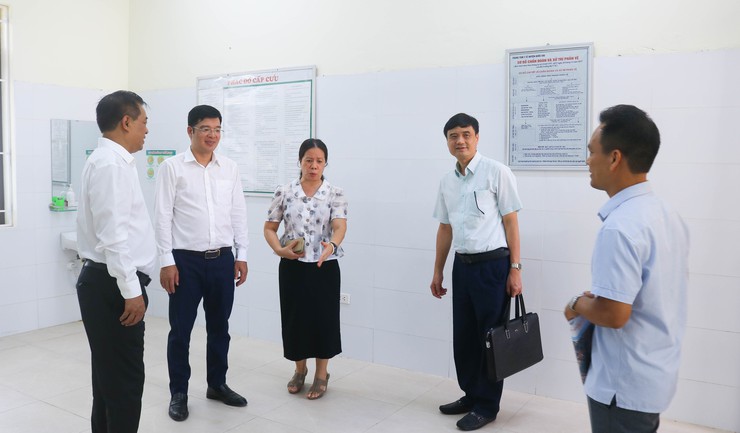 KHẢO SÁT TRIỂN KHAI MÔ HÌNH CƠ SỞ CHĂM SÓC SỨC KHOẺ BAN NGÀY CHO NGƯỜI CAO TUỔI TRÊN ĐỊA BÀN XÃ QUỐC OAI- Ảnh 5.
